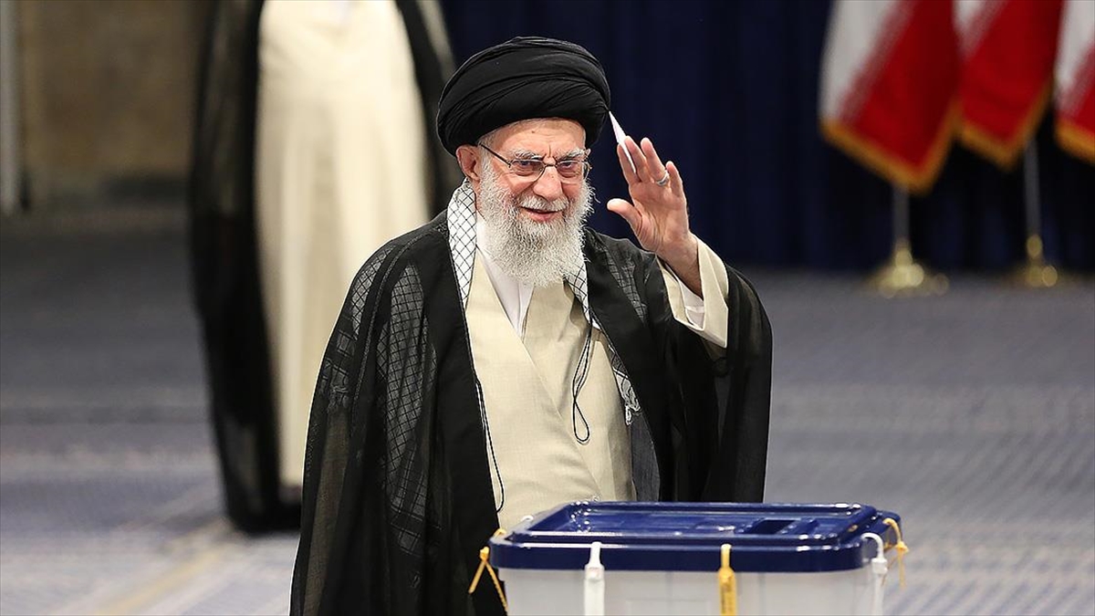 Oyunu Kullanan İran Lideri Hamaney, Halkı Sandığa Çağırdı