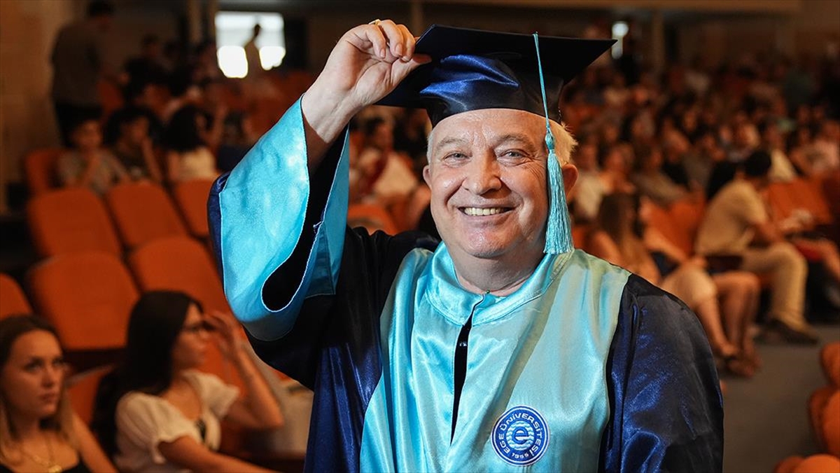 Sağlıkçı Ailenin Yeni Üyesi 66 Yaşındaki Eczacı Baba Oldu