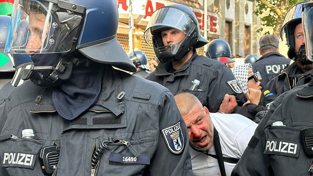Berlin'de Filistin'e Destek Gösterisinde Çok Sayıda Kişi Gözaltına Alındı