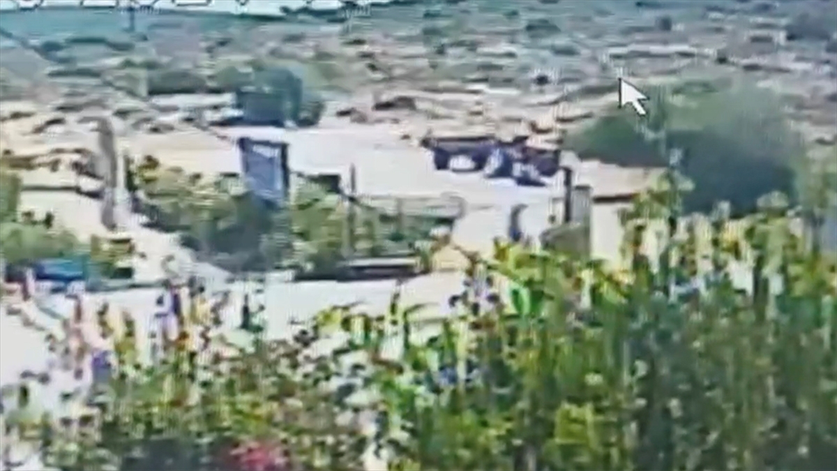 Çeşme'de İzmaritin Neden Olduğu Yangının Başlama Anı Güvenlik Kamerasında