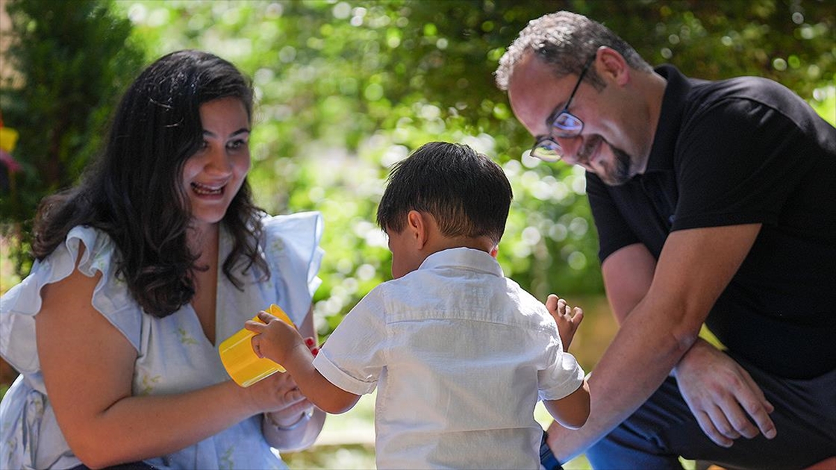 Kendi Çocuklarını Dünyaya Getirmek Yerine Koruyucu Aile Olmayı Tercih Ettiler