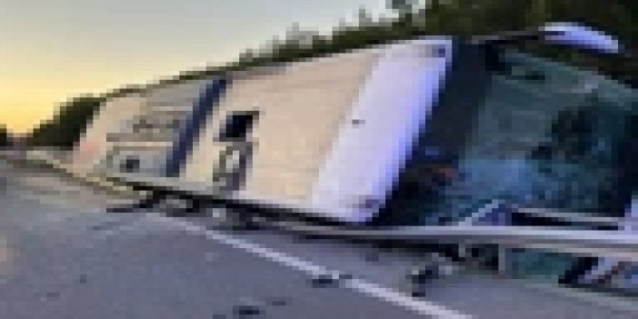 Yolcu otobüsü devrildi, çok sayıda yaralı var