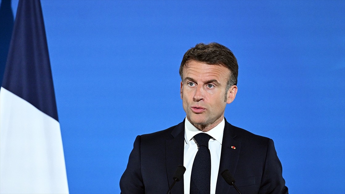 Macron, aşırı sağın ülkede "en yüksek mevkilere erişebileceği" konusunda uyardı