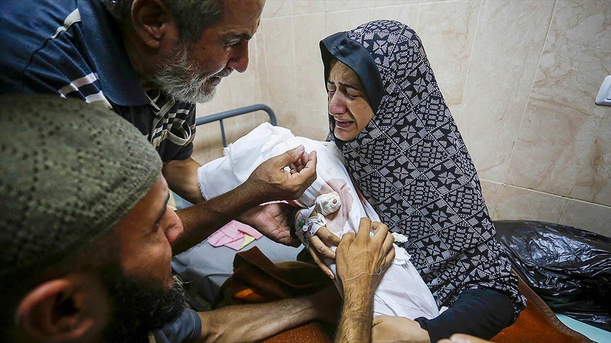 İsrail Ordusunun Gazze'nin Çeşitli Bölgelerine Düzenlediği Saldırılarda En Az 9 Kişi Öldü