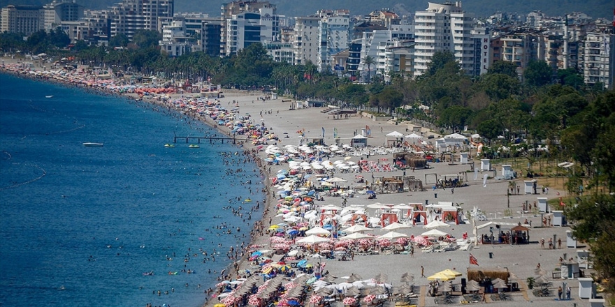 Antalya'ya 8 Ayda 10 Milyondan Fazla Turist Geldi