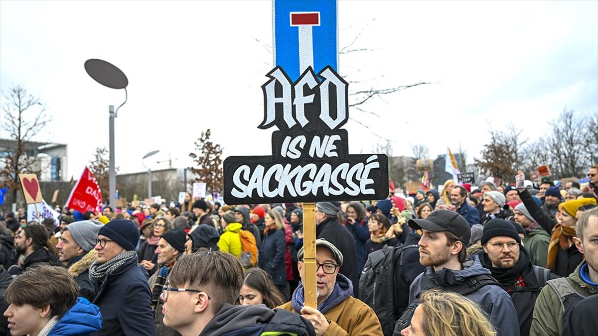 Almanya'da Hükümete Olan Güven Kaybı Aşırı Sağcı Afd'nin Yükselişine Neden Oluyor