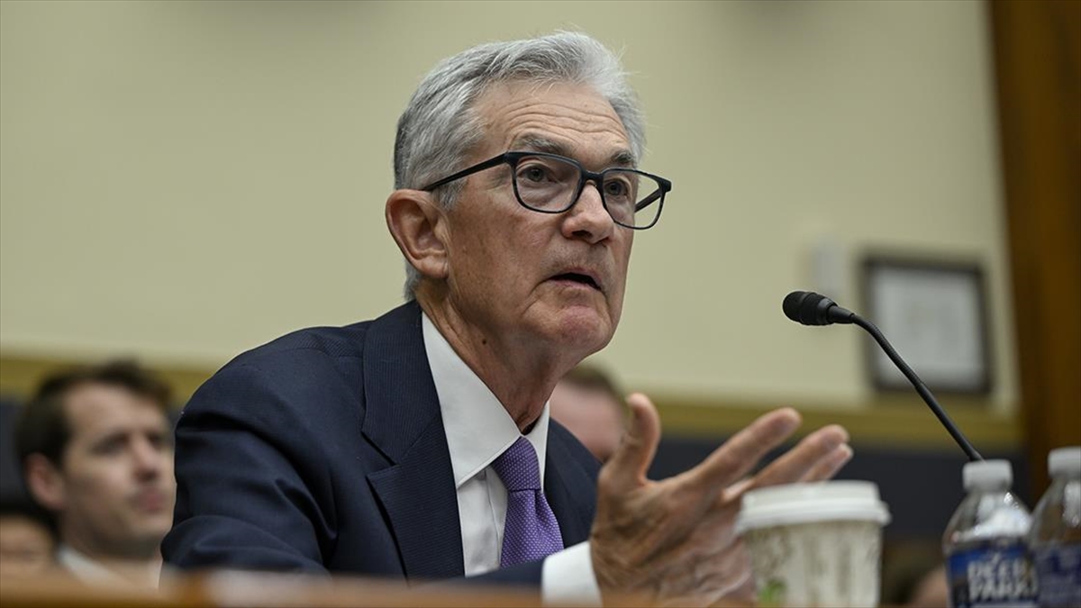 Fed Başkanı Powell, Enflasyondaki Düşüş Eğiliminin Yeniden Başlama Sinyalleri Verdiğini Söyledi