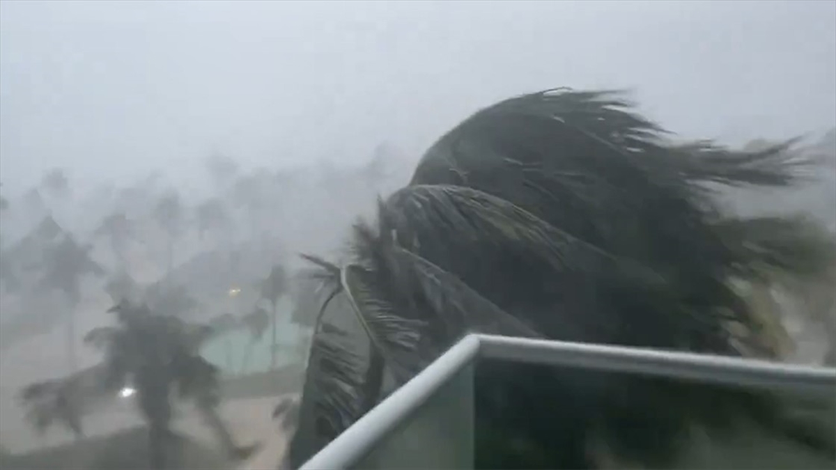 Beryl Kasırgası Karayipleri Vurdu