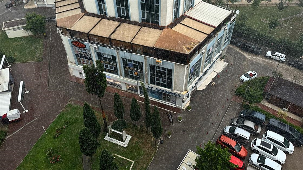 Bursa'da Sağanak Ve Dolu Etkili Oldu