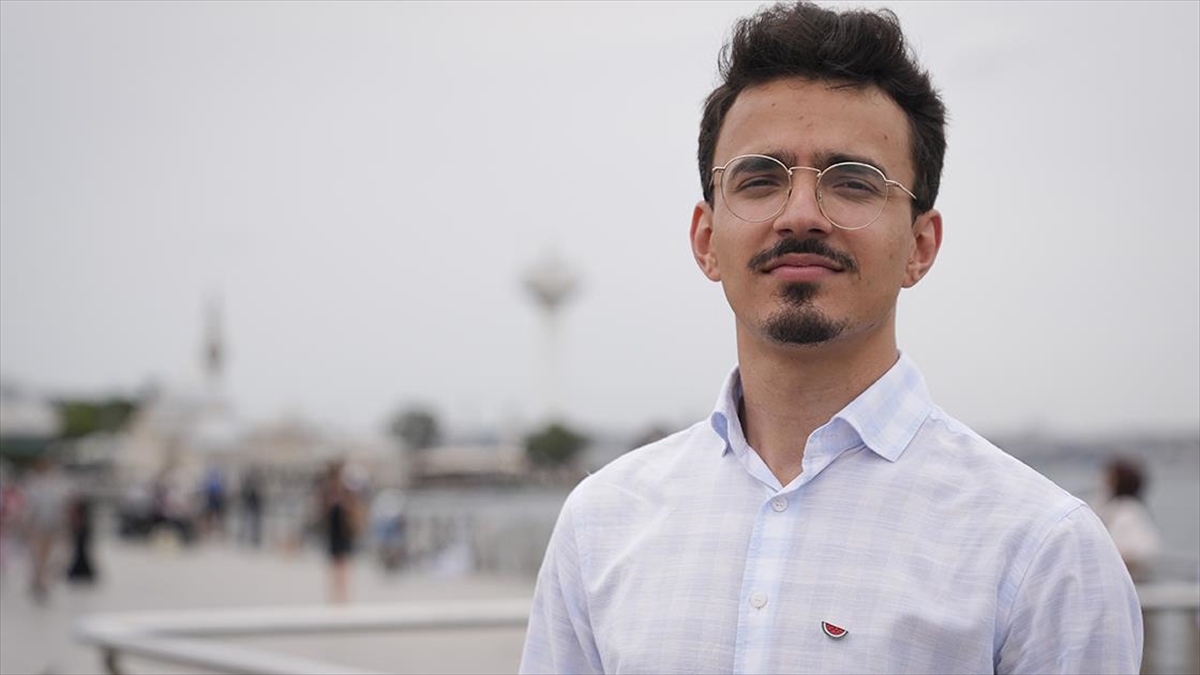 Birincilik Ödülünü Gazzeli Öğrencilere Adayan Genç Hukukçu: Kardeşlerimizin Yanında Olduğumuzu Belirtmemiz Bir Görev