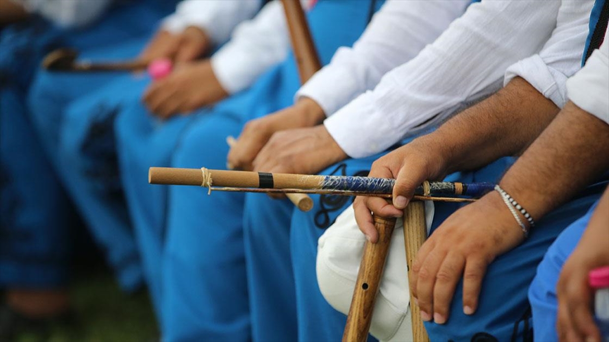 "Davul Zurna Ekibi" Er Meydanında Seyirciye Coşku, Güreşçiye Cesaret Veriyor