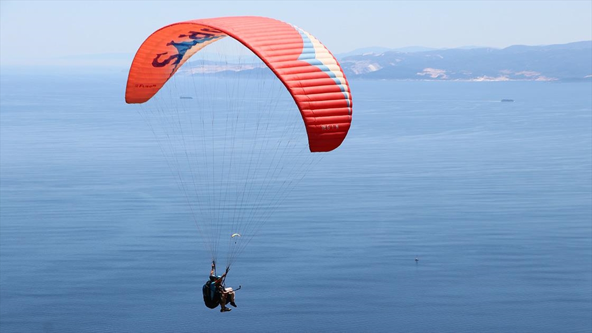 Mavi Ve Yeşilin Buluştuğu Uçmakdere'de 6 Ayda 24 Bin Kişi Yamaç Paraşütüyle Uçtu