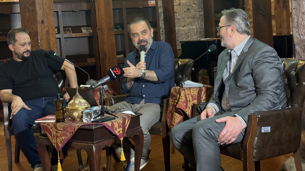 Şair Ve Yazar Erdem Bayazıt Söyleşiyle Anıldı