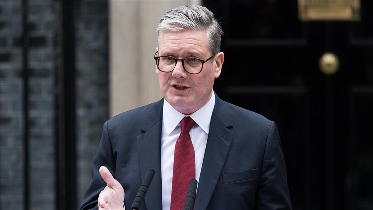 Yeni İngiltere Başbakanı Starmer, Görevdeki İlk Gününde Dünya Liderleriyle Görüştü