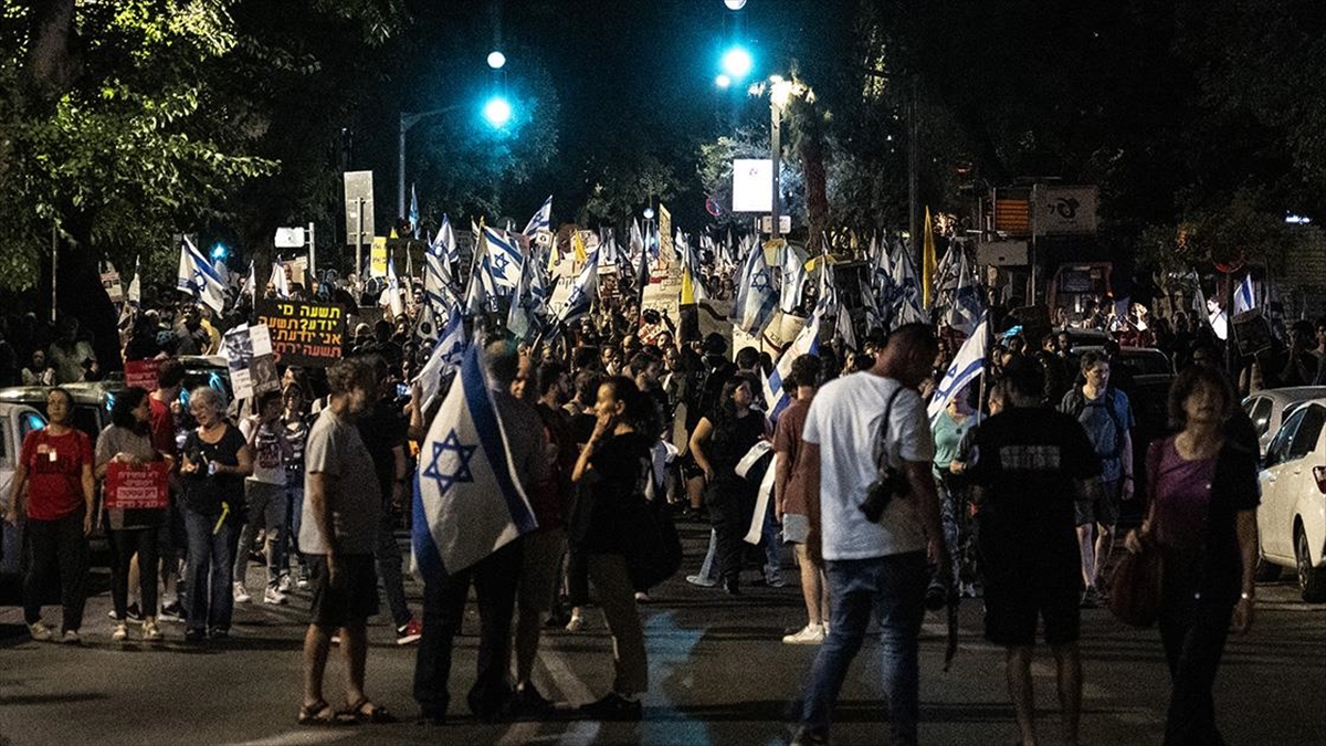 İsrail'de Esir Takası Anlaşması Ve Erken Seçime Gidilmesi Talebiyle Gösteriler Yapıldı