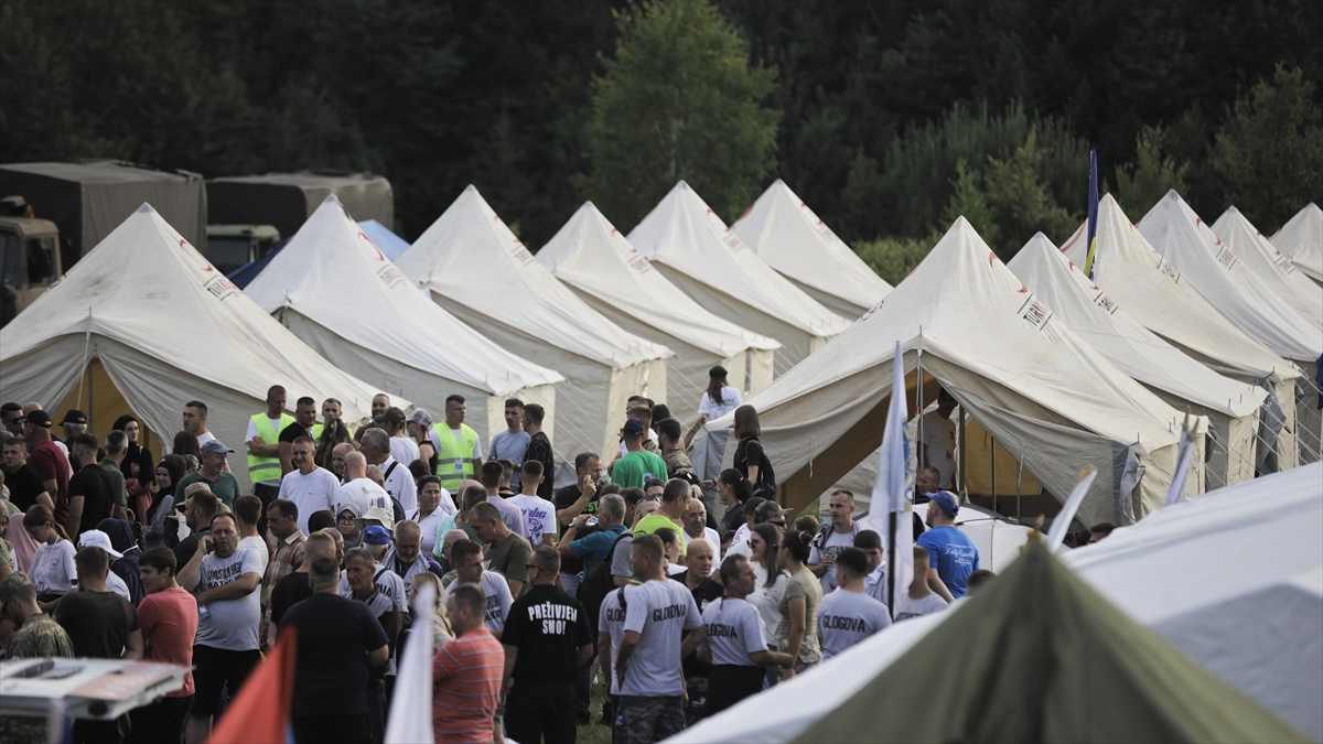 Srebrenitsa'da Soykırımdan Kaçanların Kullandığı Güzergahta "barış Yürüyüşü" Başladı