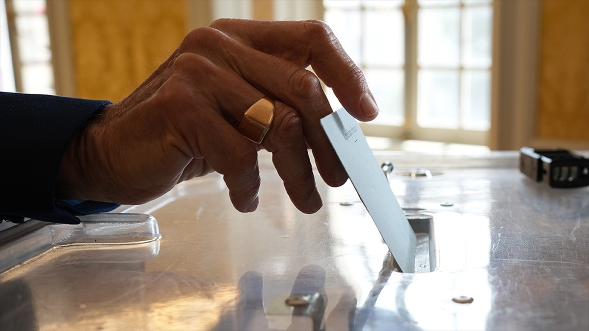 Netanyahu'nun Yakın Dostu Habib, Fransa'daki Erken Seçimde Sandalyesini Kaybetti