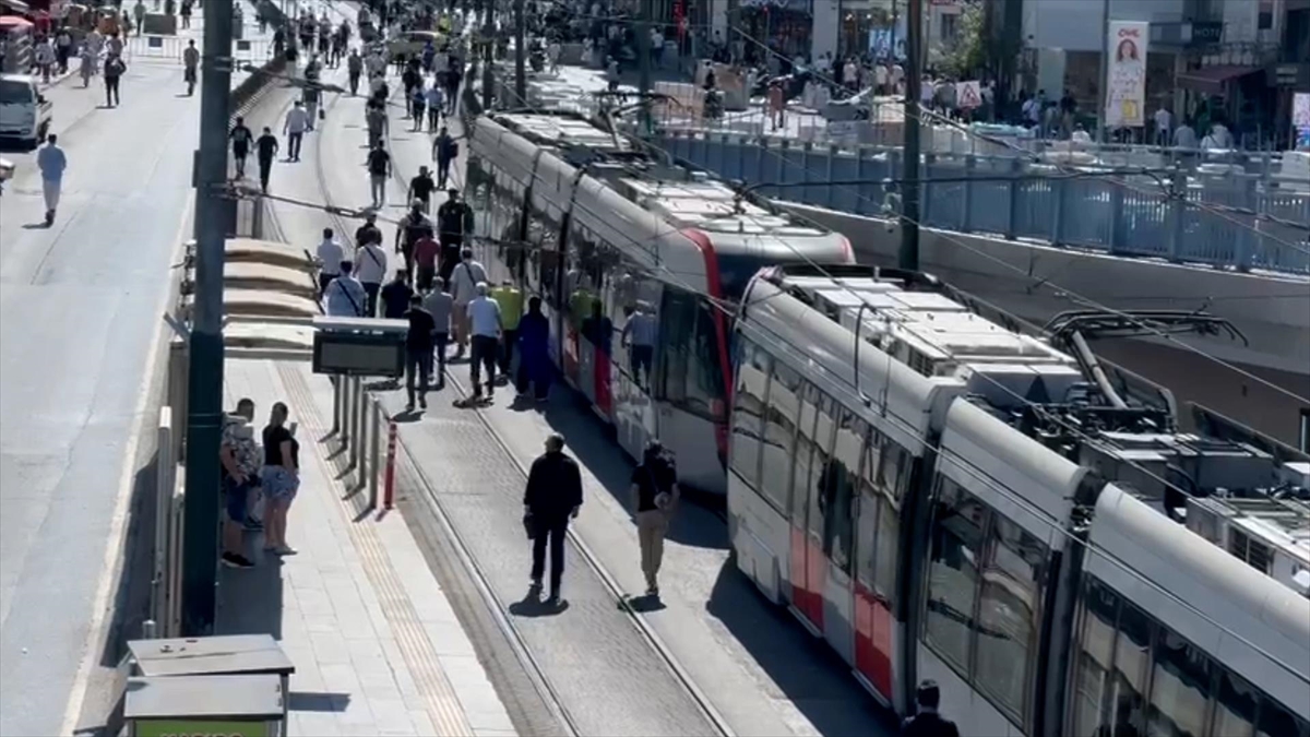 Kabataş-bağcılar Tramvay Hattı'nda Aksayan Seferler Normale Döndü