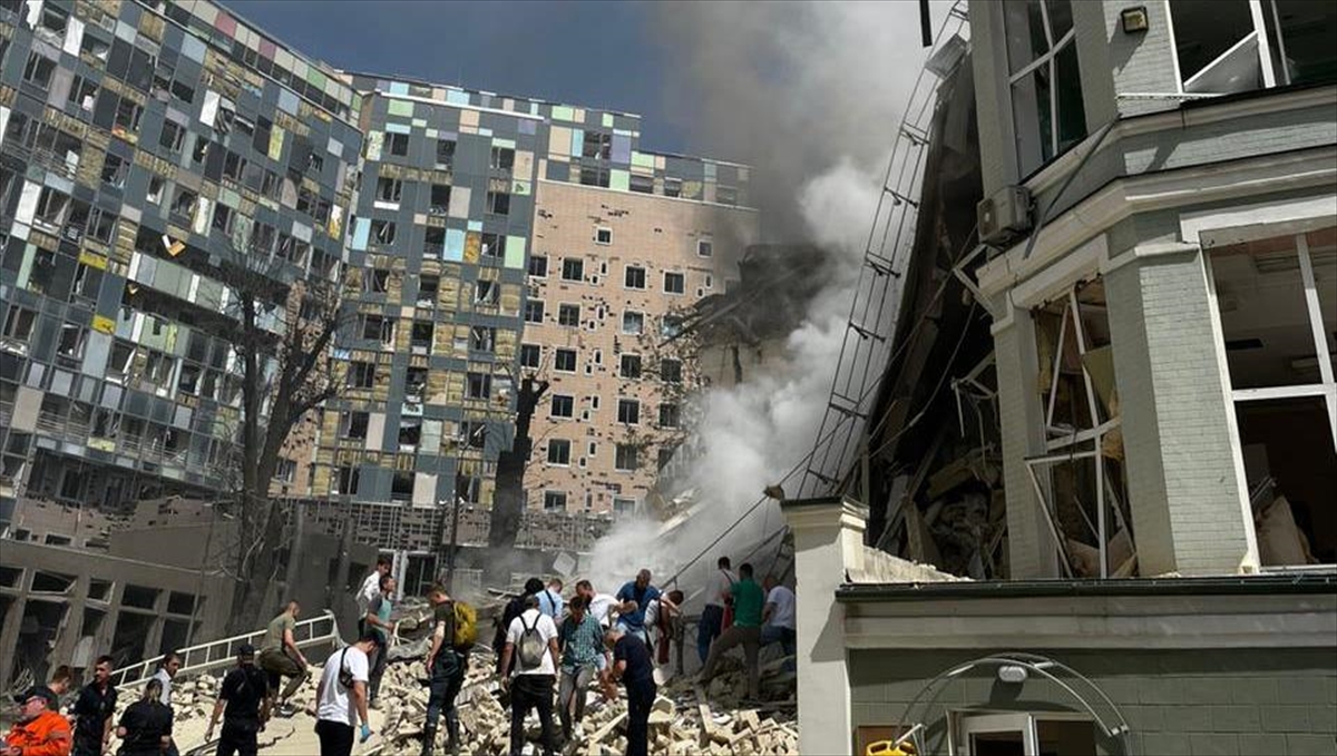 Ukrayna: Rusya'nın Kiev'e Düzenlediği Yoğun Füze Saldırısında Çocuk Hastanesi Zarar Gördü