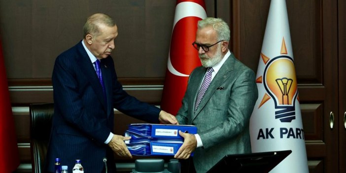 Ak Parti Grup Başkanvekili Yenişehirlioğlu, Sahipsiz Köpeklere İlişkin Raporu Cumhurbaşkanı Erdoğan'a Sundu