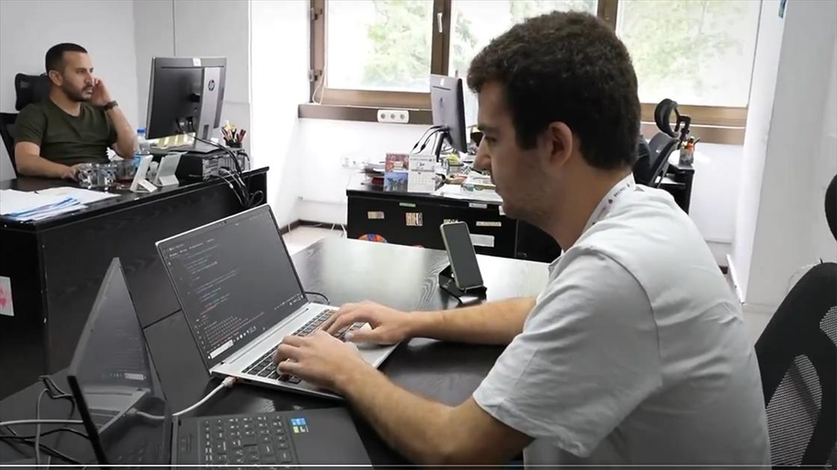 Bakan Kacır'dan "Tübitak Staj Programı" Paylaşımı