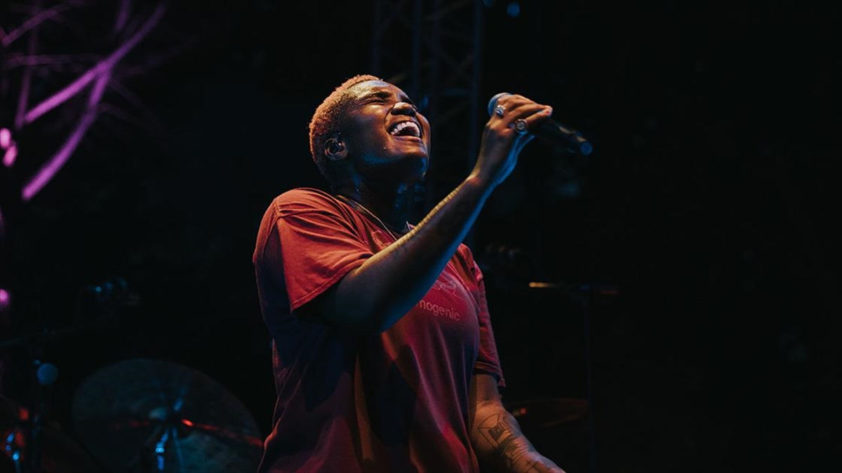 Arlo Parks, 31. İstanbul Caz Festivali'nde Konser Verdi