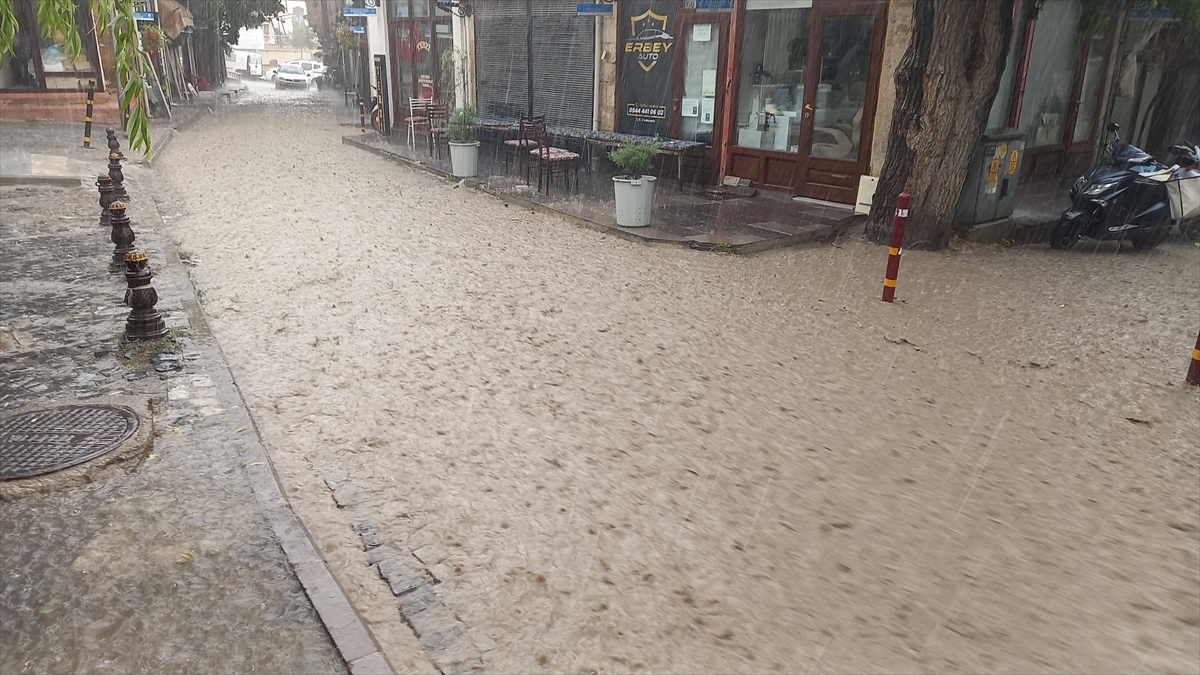Beypazarı'nda Sağanak Etkili Oldu