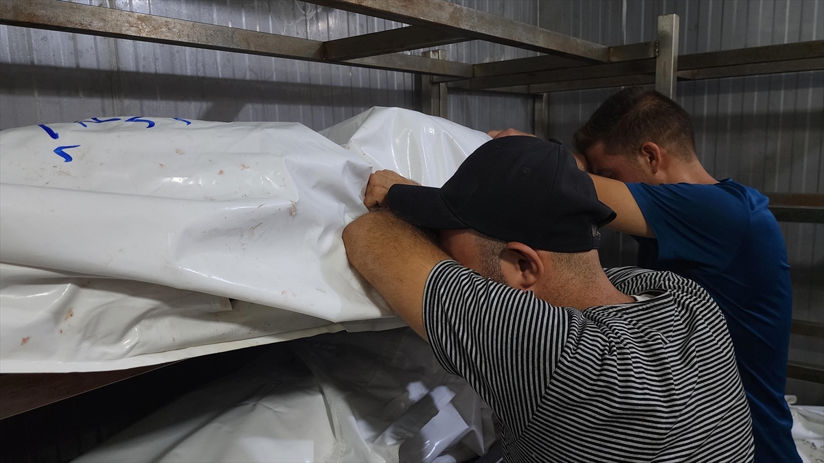 İsrail'in Gazze Kentine Düzenlediği Saldırılarda Çok Sayıda Filistinli Hayatını Kaybetti