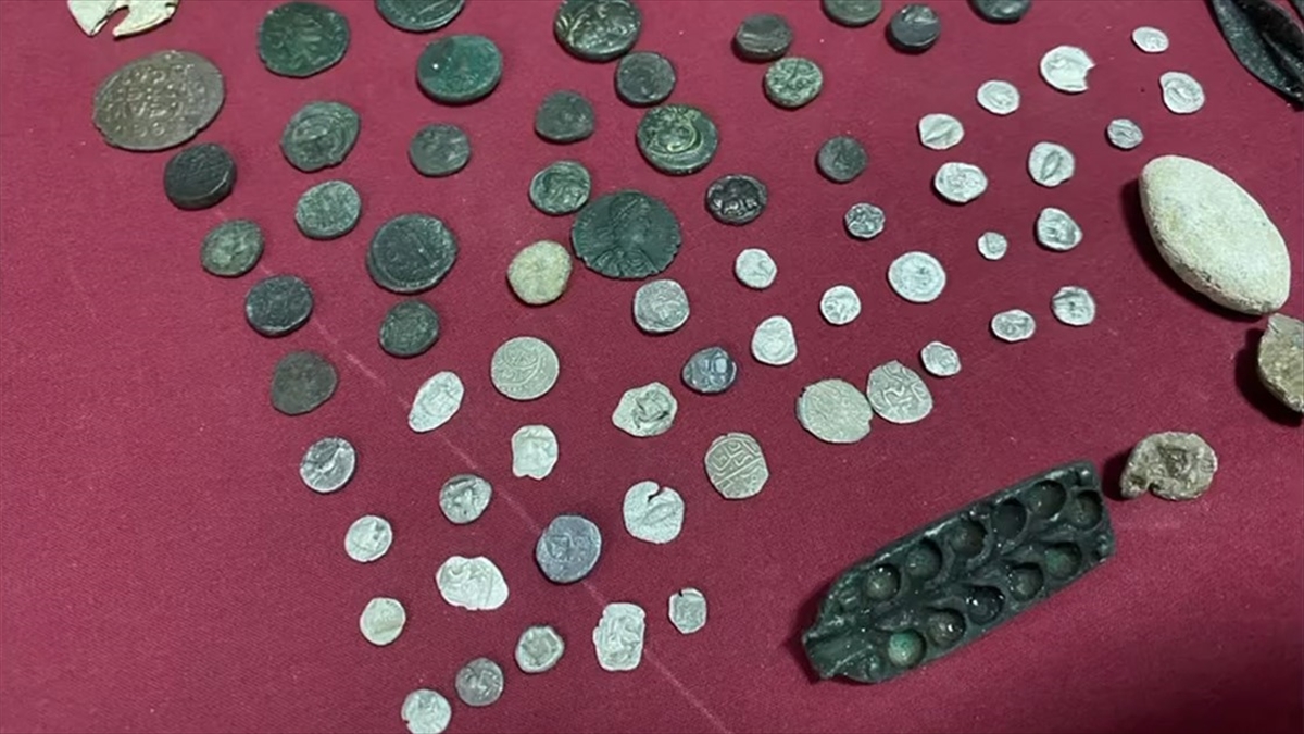 İzmir Merkezli 24 İlde Düzenlenen "define-1" Operasyonunda 47 Şüpheli Yakalandı