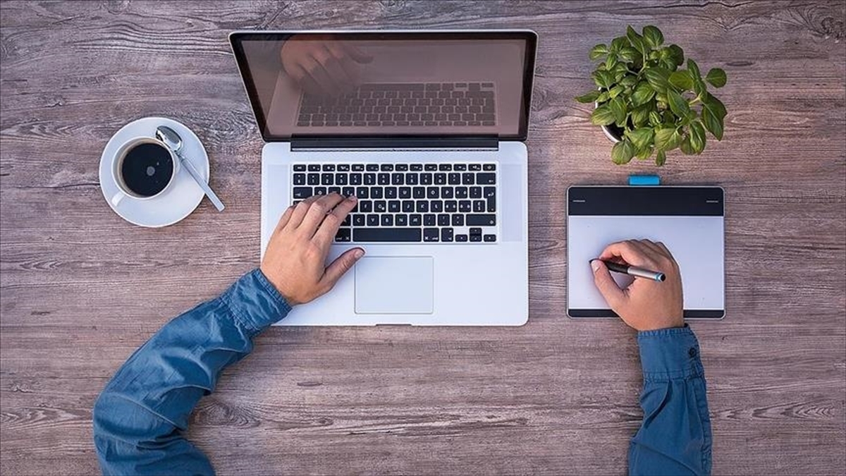 Türkiye'nin Yüzde 86,5'i İnternet Kullanıcı, Yüzde 93,8'i De Mobil Bağlantı Sahibi