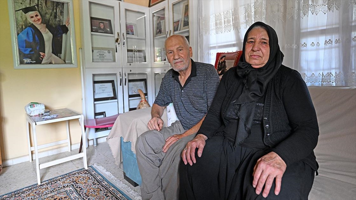 Darbecilerin Şehit Ettiği Sevda'nın Ailesi, Fotoğraflarla Teselli Bulmaya Çalışıyor