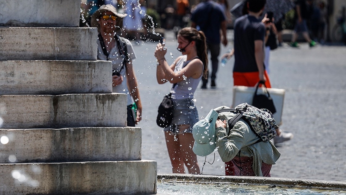 İtalya'nın Kuzeyi Fırtına, Güneyi İse Aşırı Sıcaklarla Mücadele Ediyor