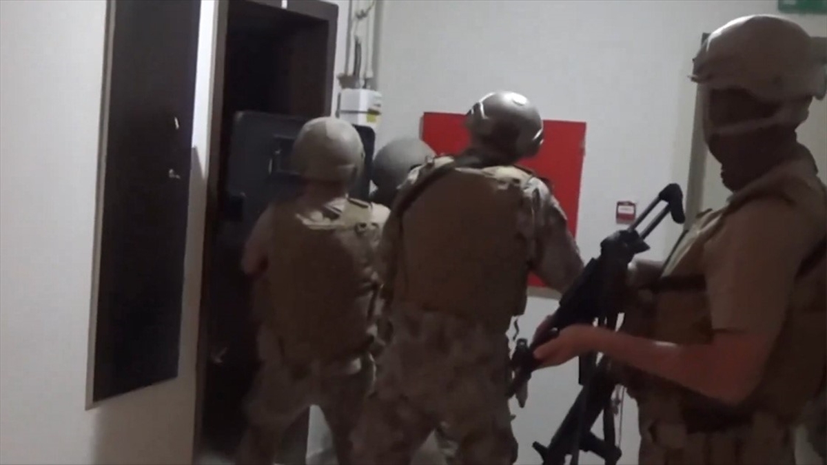 Son 5 Günde 75 İlde Düzenlenen "mercek-21" Operasyonlarında 1564 Silah Ele Geçirildi