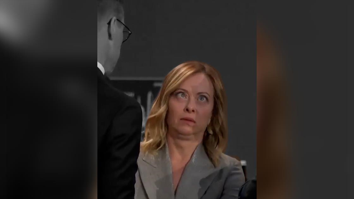 Meloni'nin Nato Zirvesi'nde Biden'ı Beklerken Gözlerini Devirmesi Gündem Oldu