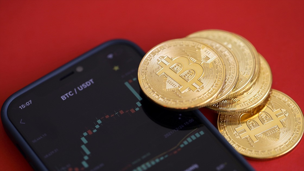 Bitcoin'in Fiyatı 63 Bin Dolara Yaklaştı