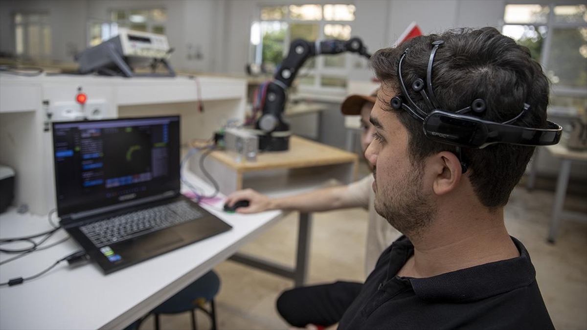 Als Hastaları İçin Yapay Zeka Destekli Robot Kol Geliştirildi