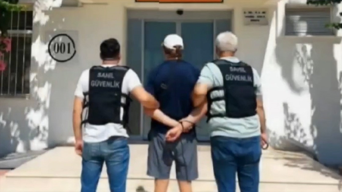 Interpol'ün Kırmızı Bültenle Aradığı Rus Uyruklu Kişi Antalya'da Yakalandı
