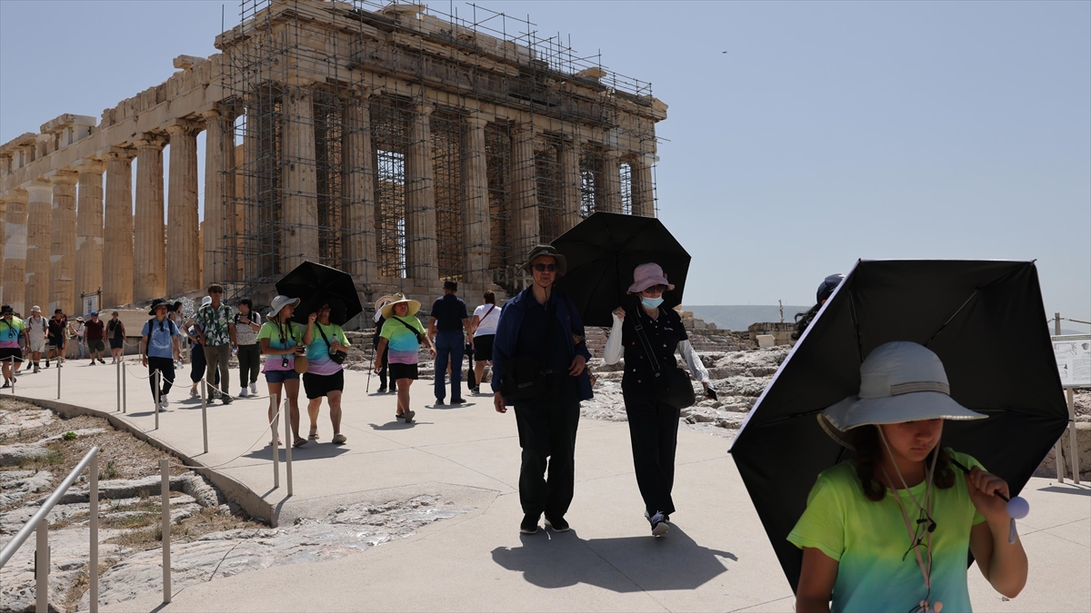 Yunanistan'da Çöl Sıcaklıkları Pazar Gününe Kadar Devam Edecek