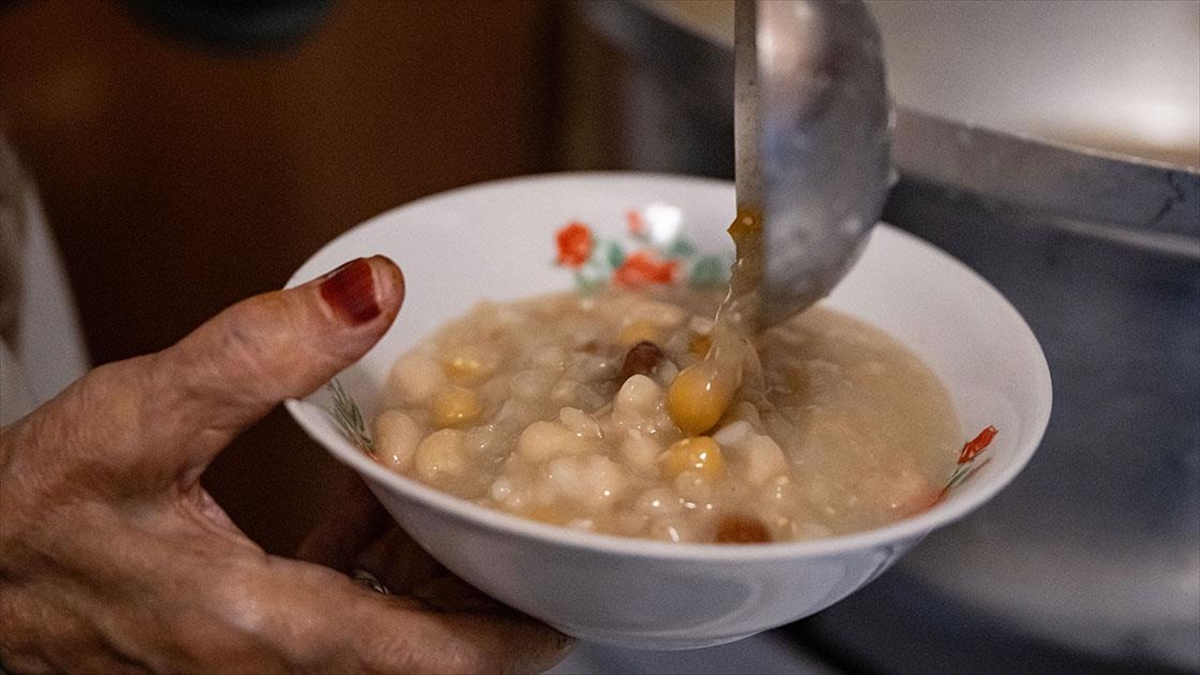 Vitamin, Mineral Ve Bitkisel Protein Deposu: Aşure