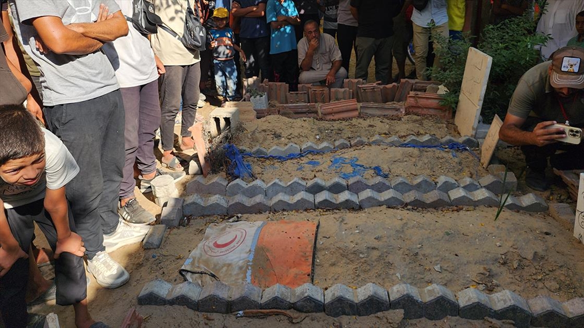 Filistin Kızılayı: İsrail'in 4 Ay Önce Öldürdüğü 12 Filistinlinin Naaşı Toprağa Verildi