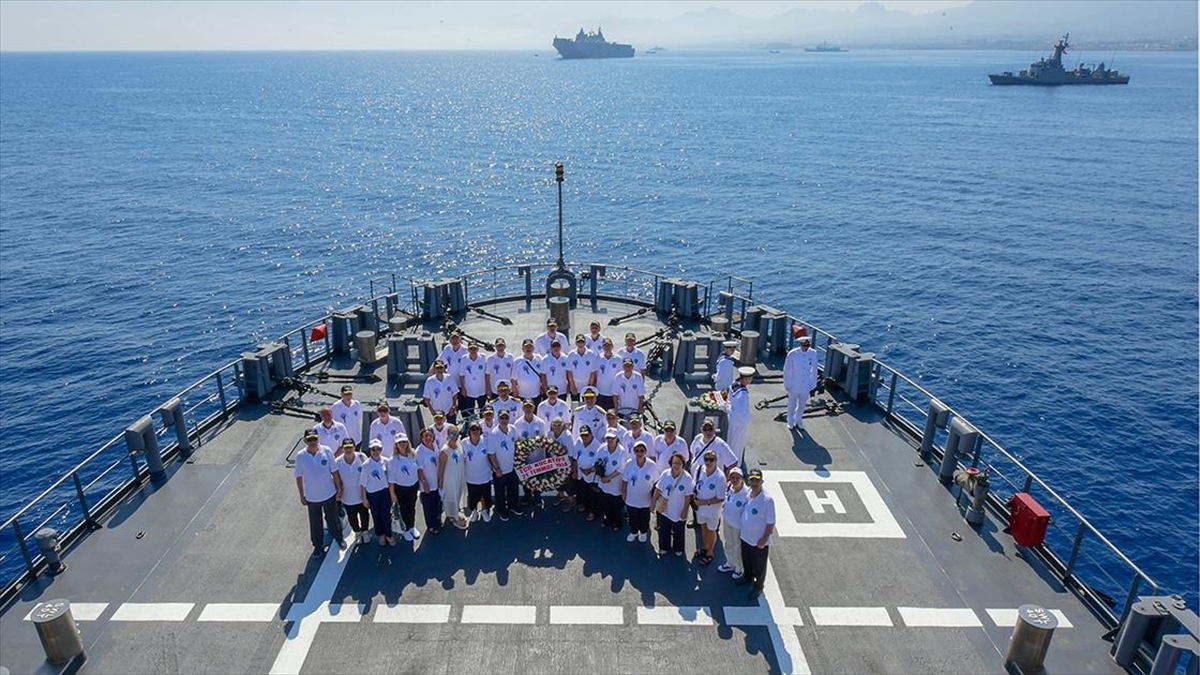 Msb'den "kocatepe Şehitlerini Anma Ve Denize Çelenk Atma Töreni"