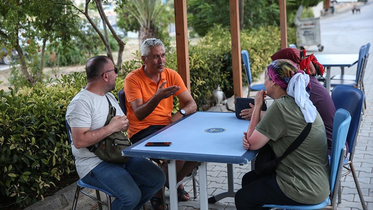 Tatil İçin Mersin'i Seçen Emekliler, Yurtta Ücretsiz Konaklama Hizmetinden Memnun