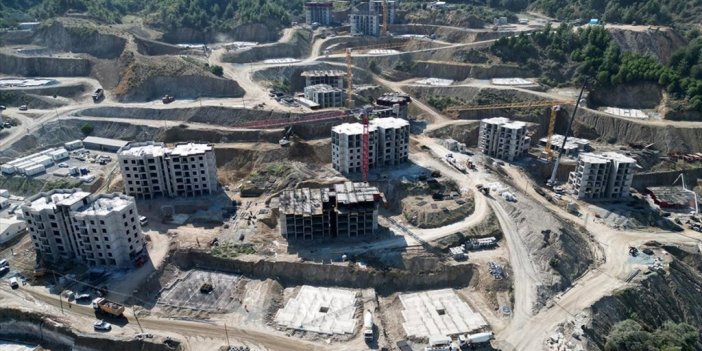 Hatay'ın Kisecik Mahallesi'nde Afetzedeler İçin İnşa Edilen Konutlar Yükseliyor