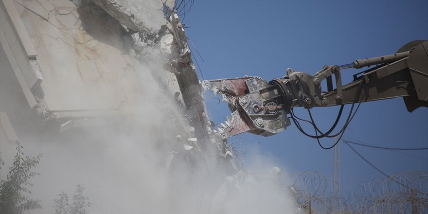 İsrail Batı Şeria'da İnşa Halindeki Camiyi Yıktı