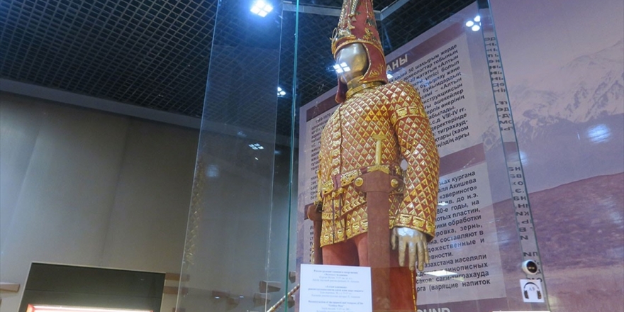 Kazakların 'Altın Elbiseli Adam'ı Ankara'ya Geliyor