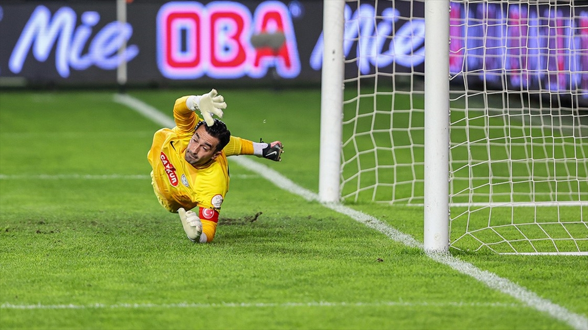 Çaykur Rizespor, Kaleci Gökhan Akkan İle Yeninden Anlaştı