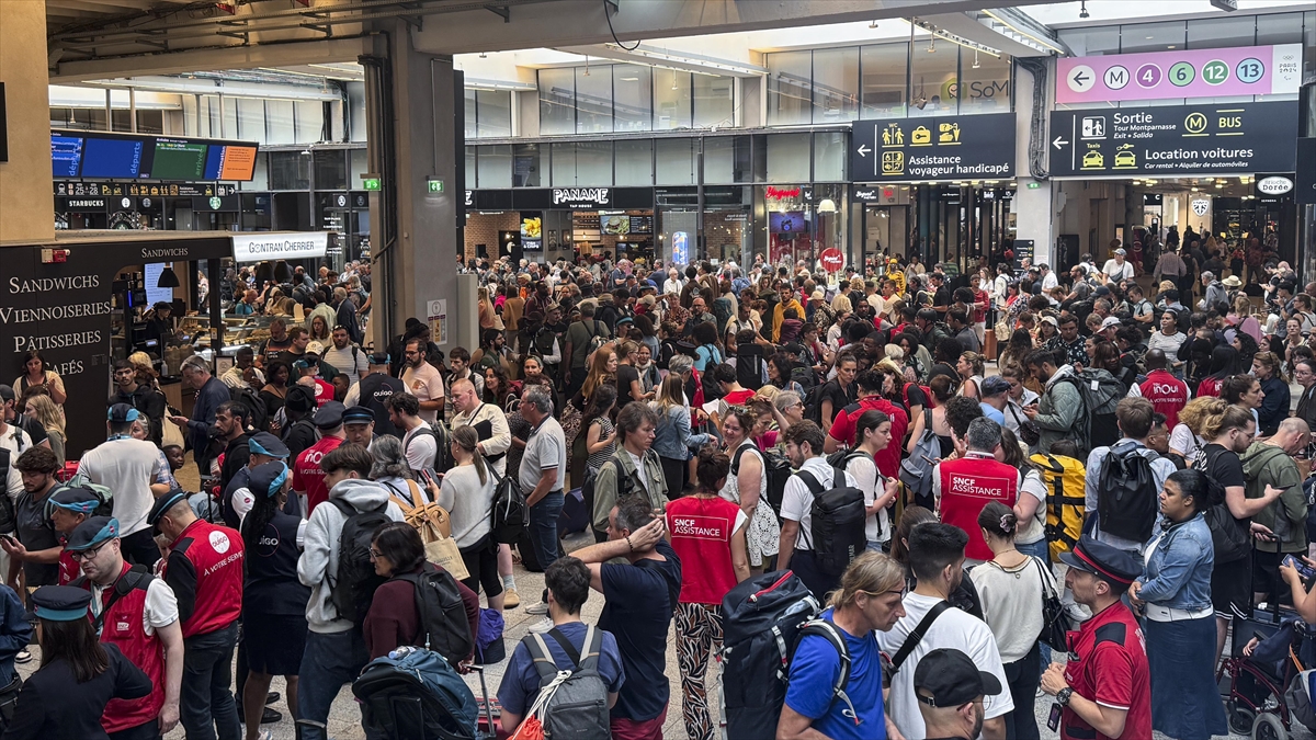 "En Güvenli" Olimpiyatları Hedefleyen Fransa, Tren Hatlarının Kundaklanmasıyla Teyakkuzda