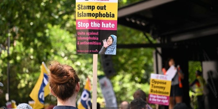 Londra'da Aşırı Sağcılar İle Irkçılık Karşıtlarından Karşılıklı Eylem
