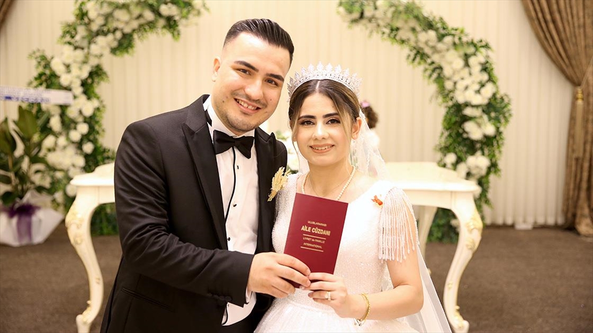 Depremzede Tuğçe, Zor Günlerini Beraber Geçirdiği Nişanlısıyla Evlendi