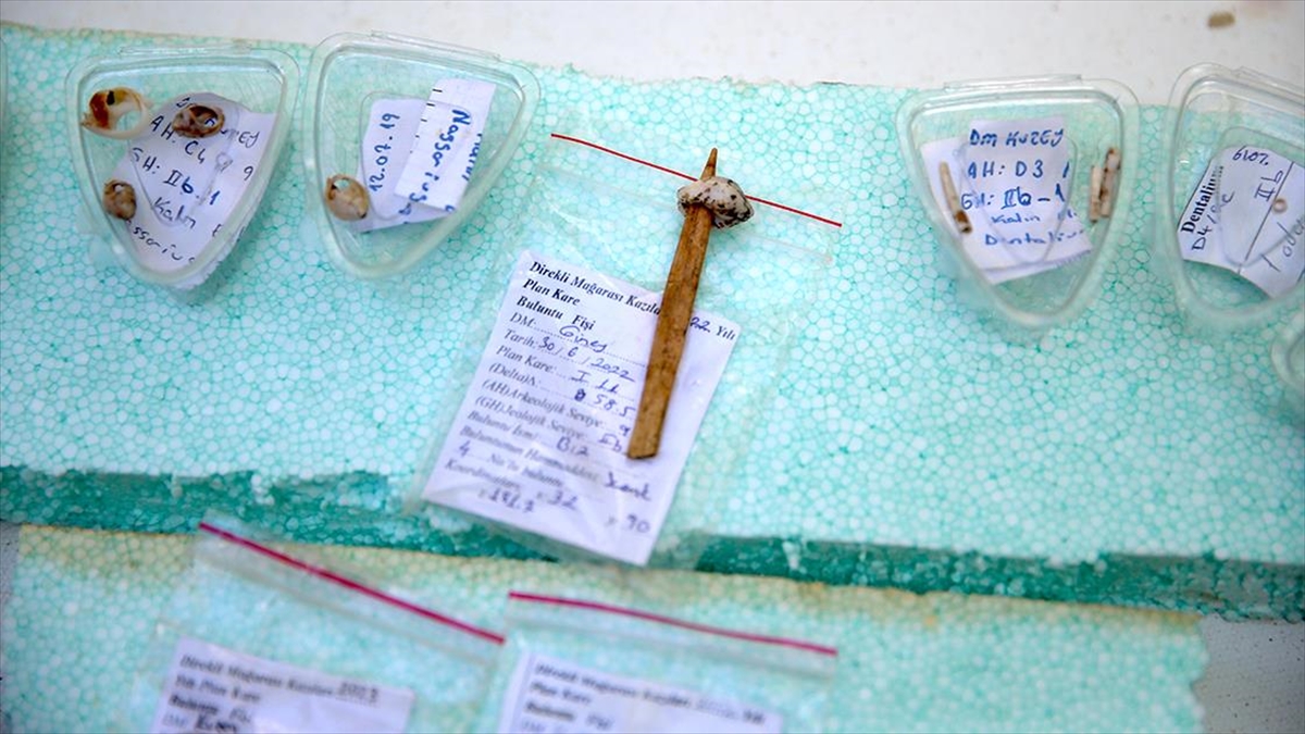 Kahramanmaraş'ta 13 Bin Yıllık Olduğu Tahmin Edilen Dikiş Malzemeleri Bulundu